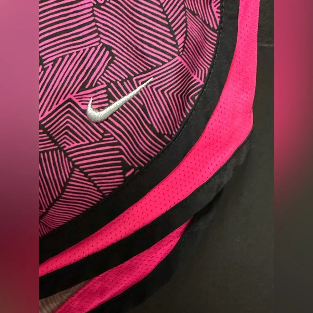 🪅Nike Hot Pink & Black Running Shorts - Picture 4 of 12